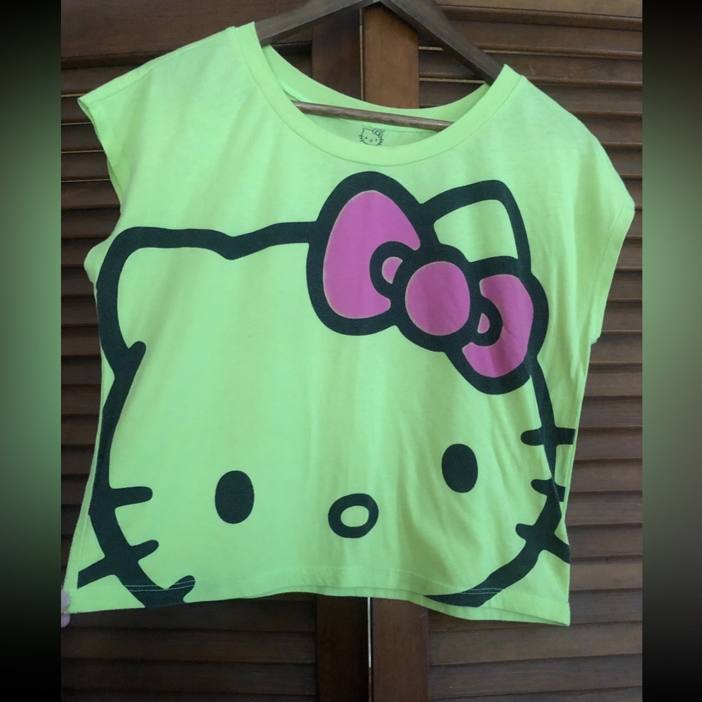 Hello Kitty T-Shirt - Picture 2 of 8
